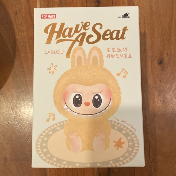 HAVE A SEAT LABUBU - Picture 2 of 5